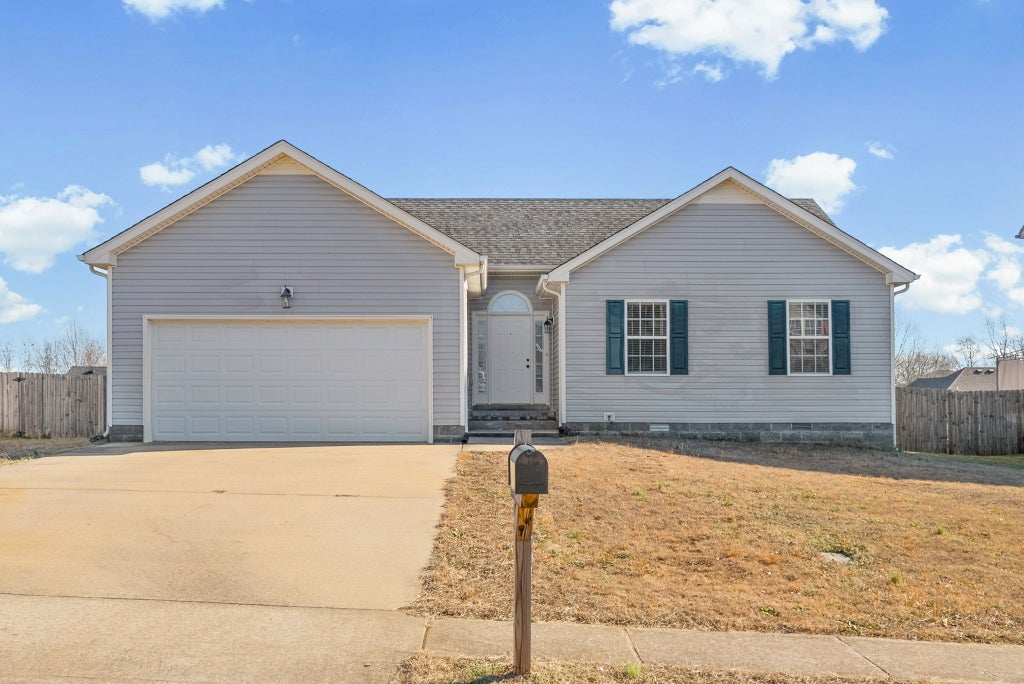 1091 Freedom Dr, Clarksville