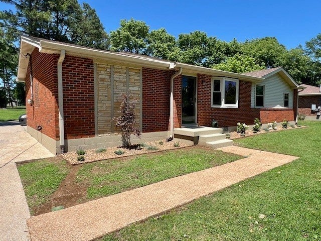 Photo for MLS 3123373 in 117 Gates Dr Hendersonville, TN - 37075