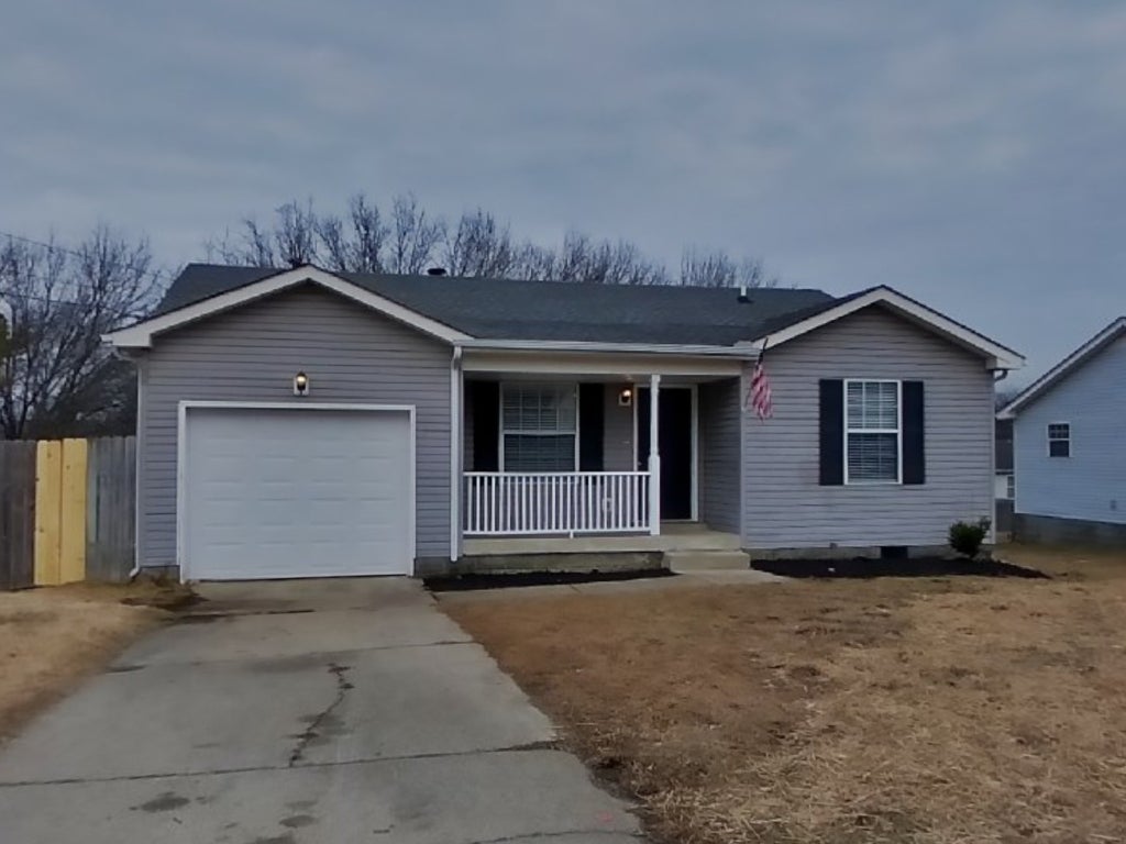 102 Natchez Ct S, La Vergne