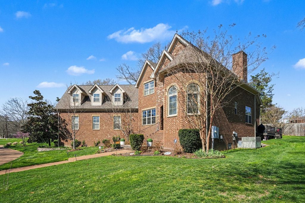 5094 Moss Rd, Nashville