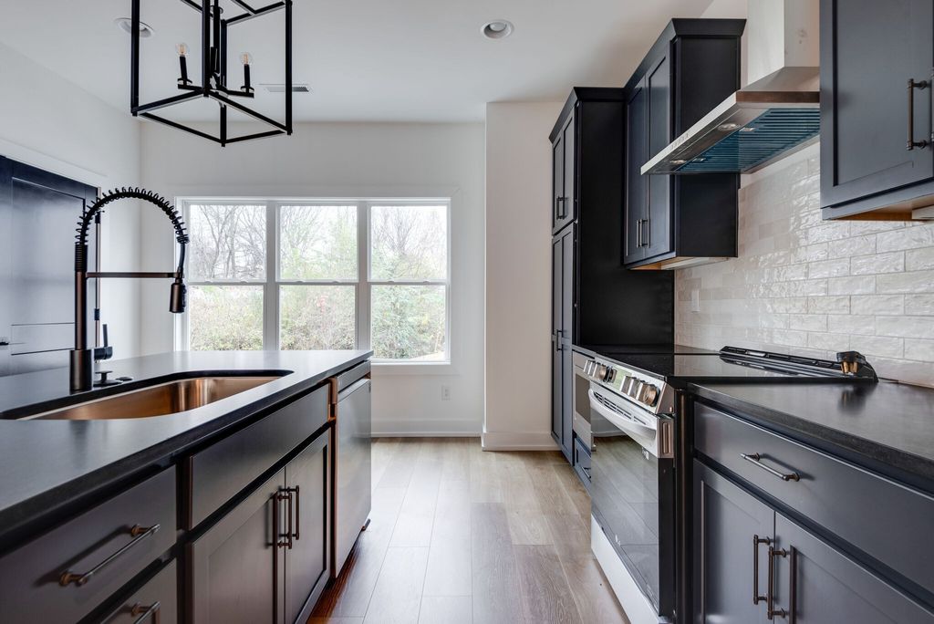 862 W Sharpe Ave 4, Nashville