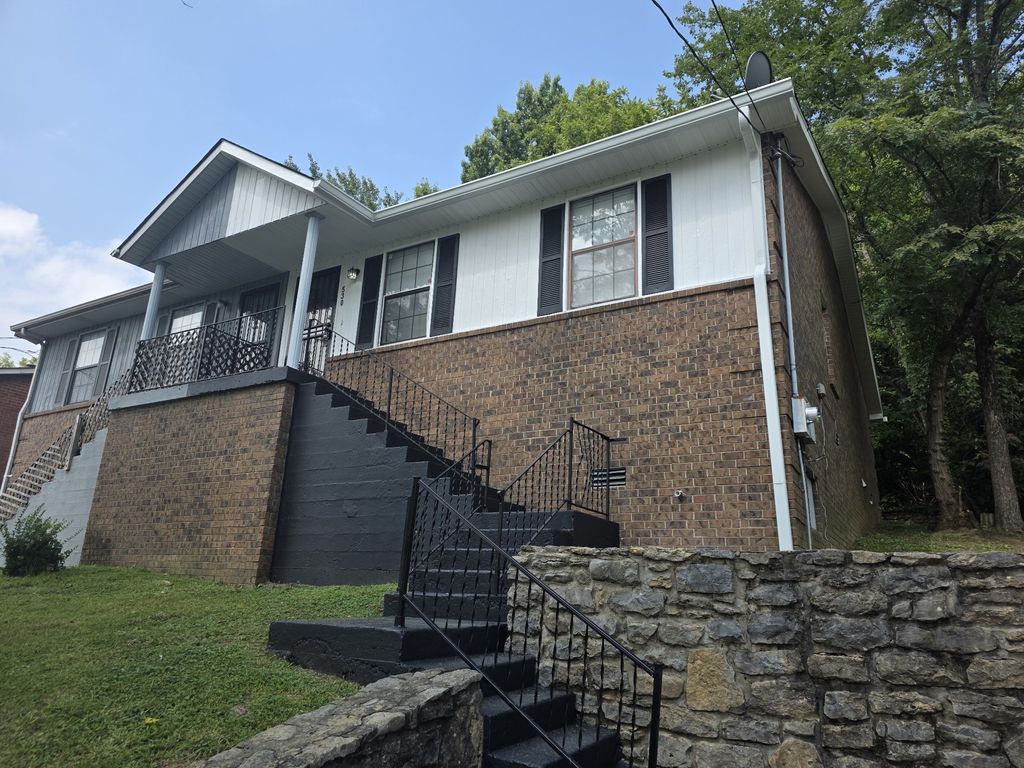 530 Phipps Dr, Nashville