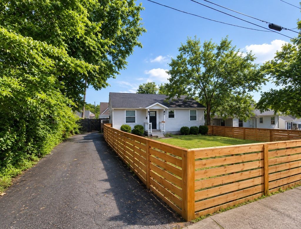 258 38th Ave N Front, Nashville