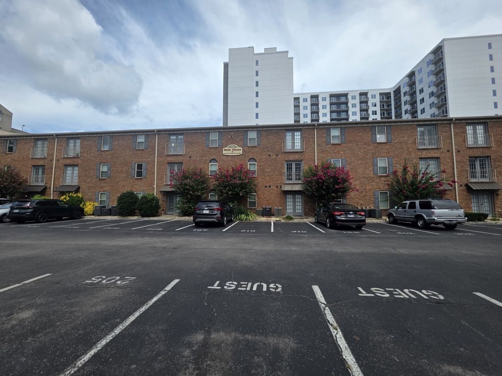 1808 State St 213, Nashville