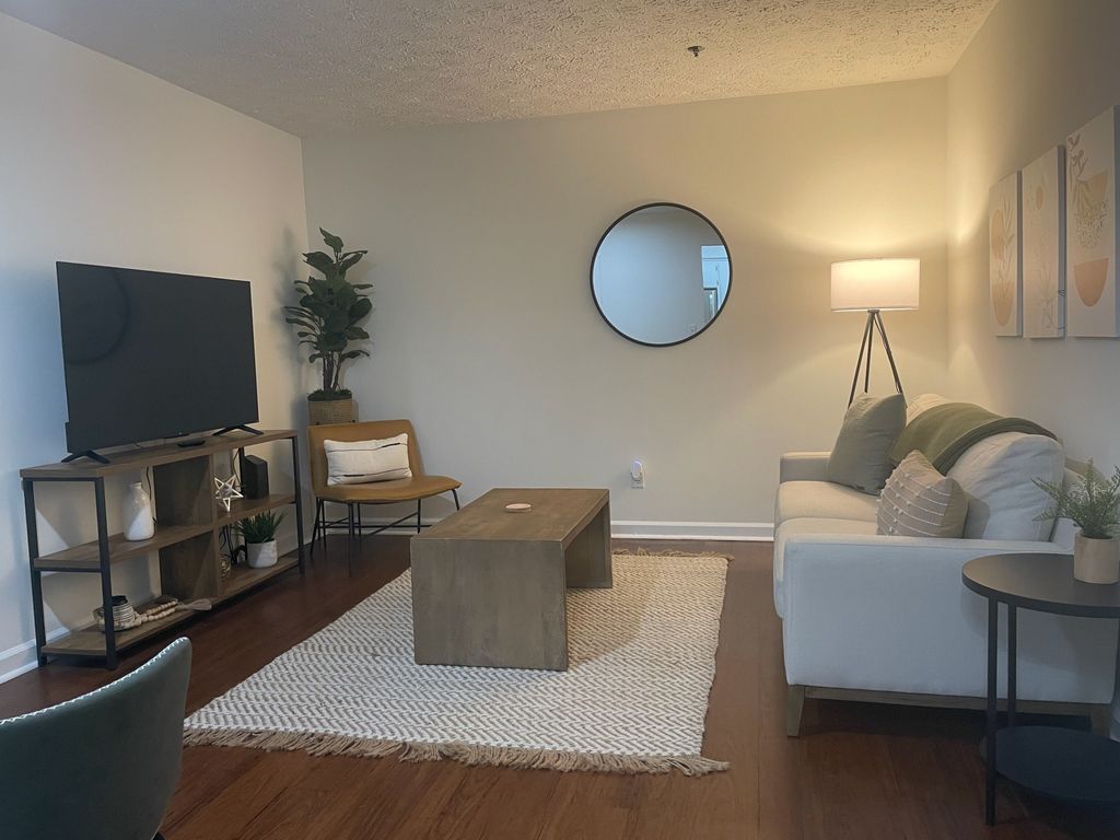 1808 State St 211, Nashville
