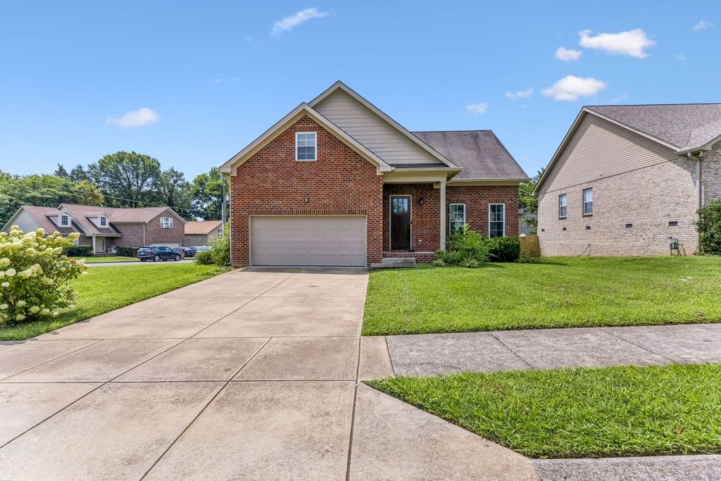 22 Twin Oaks Dr, Nashville