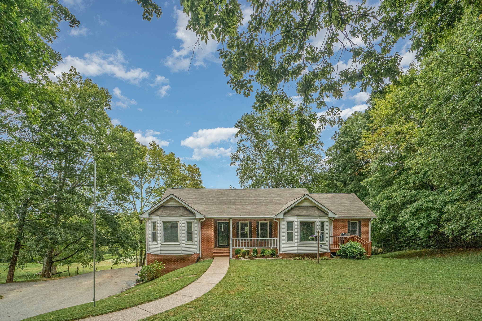 Photo of Listing #3318453