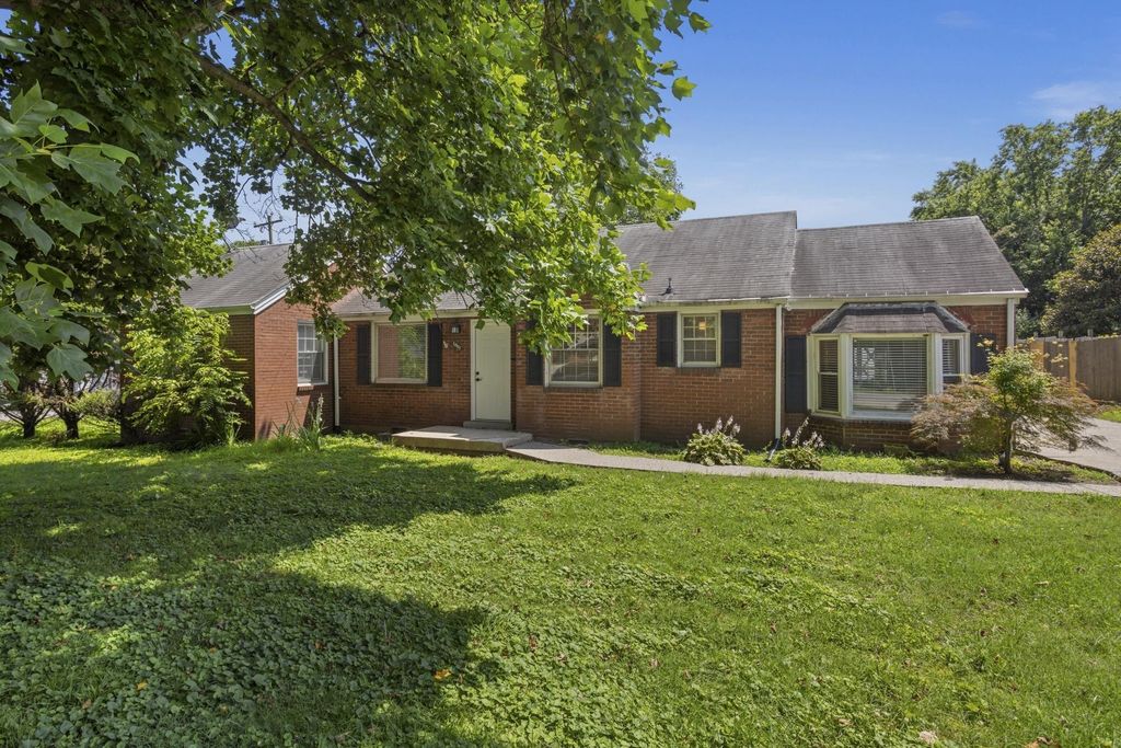 1001 Horseshoe Dr, Nashville