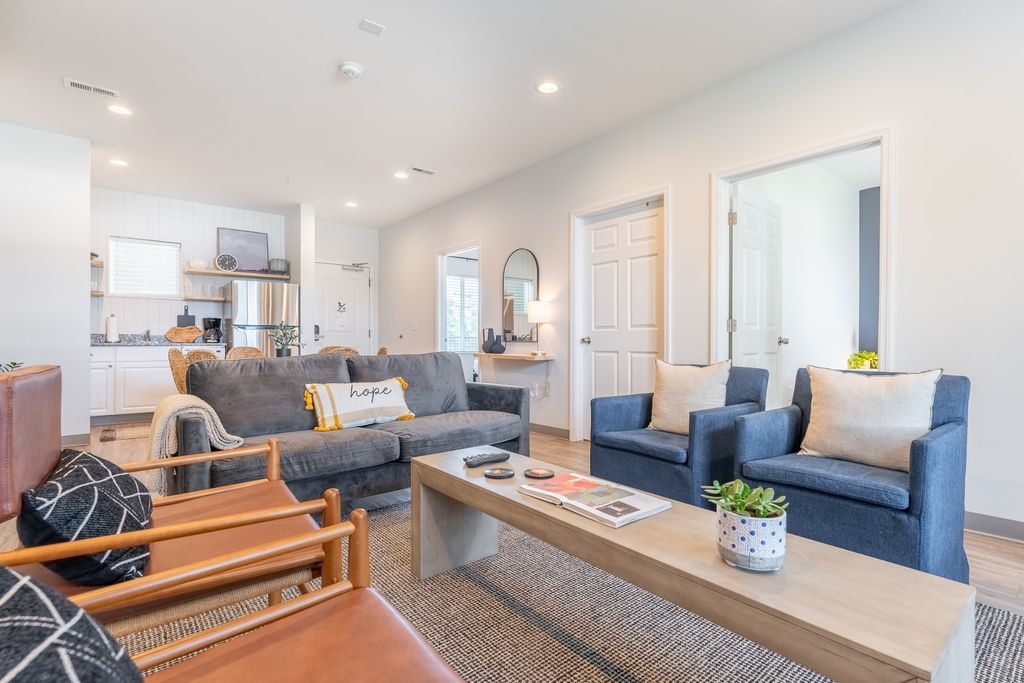 941 Main St 205, Nashville