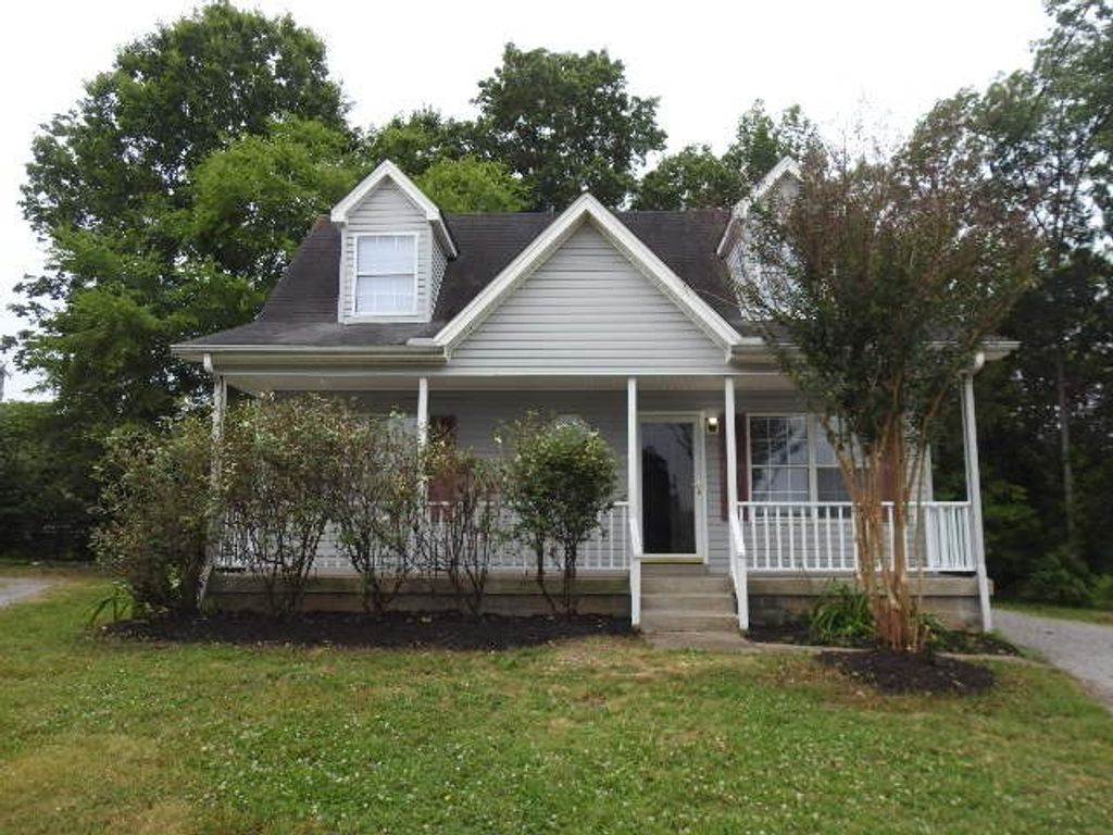 805 Albin Ct, La Vergne