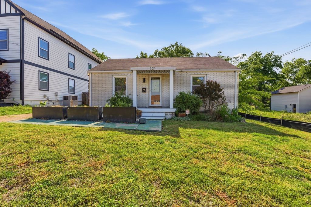 621 N 9th St, Nashville
