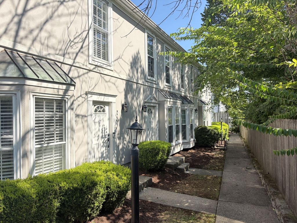 132 Acklen Park Dr, Nashville