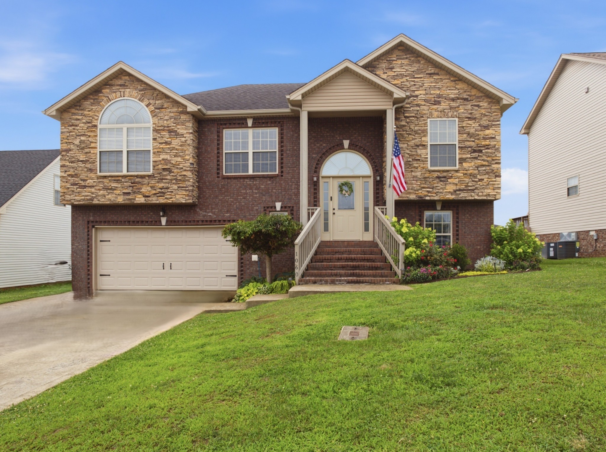Photo of Listing #3530062