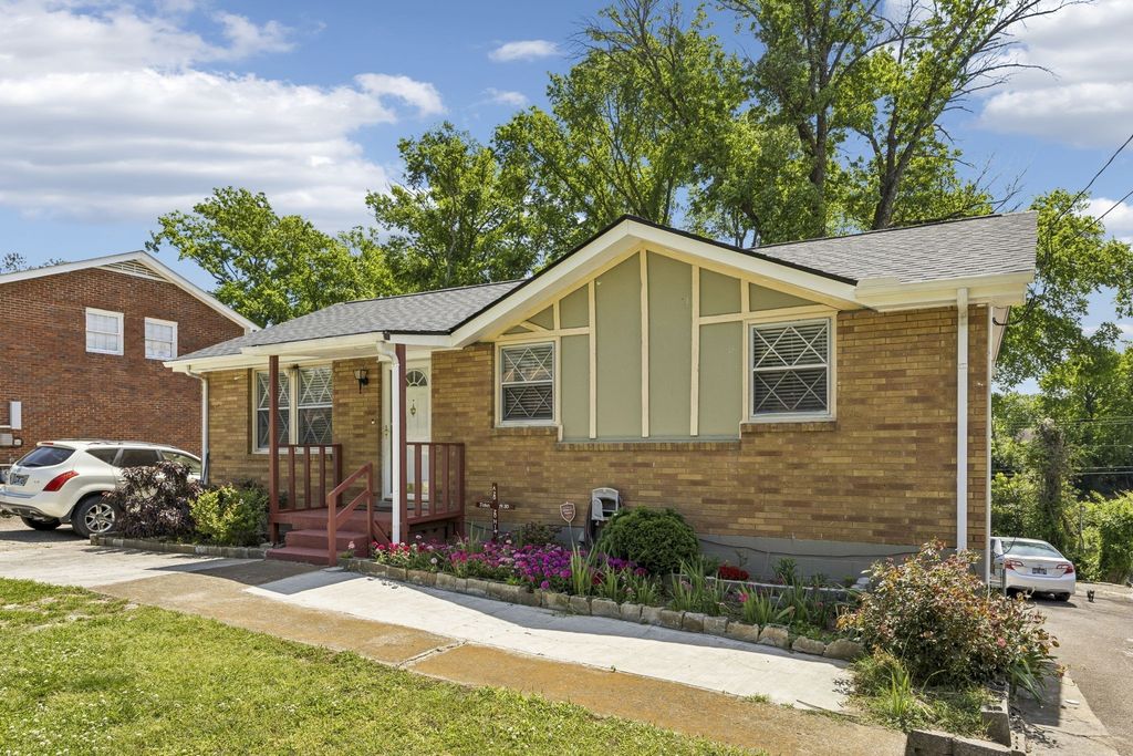 261 Eisenhower Dr, Nashville