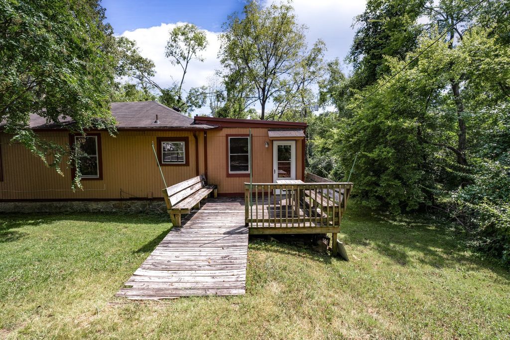 2208a Riverside Dr, Nashville