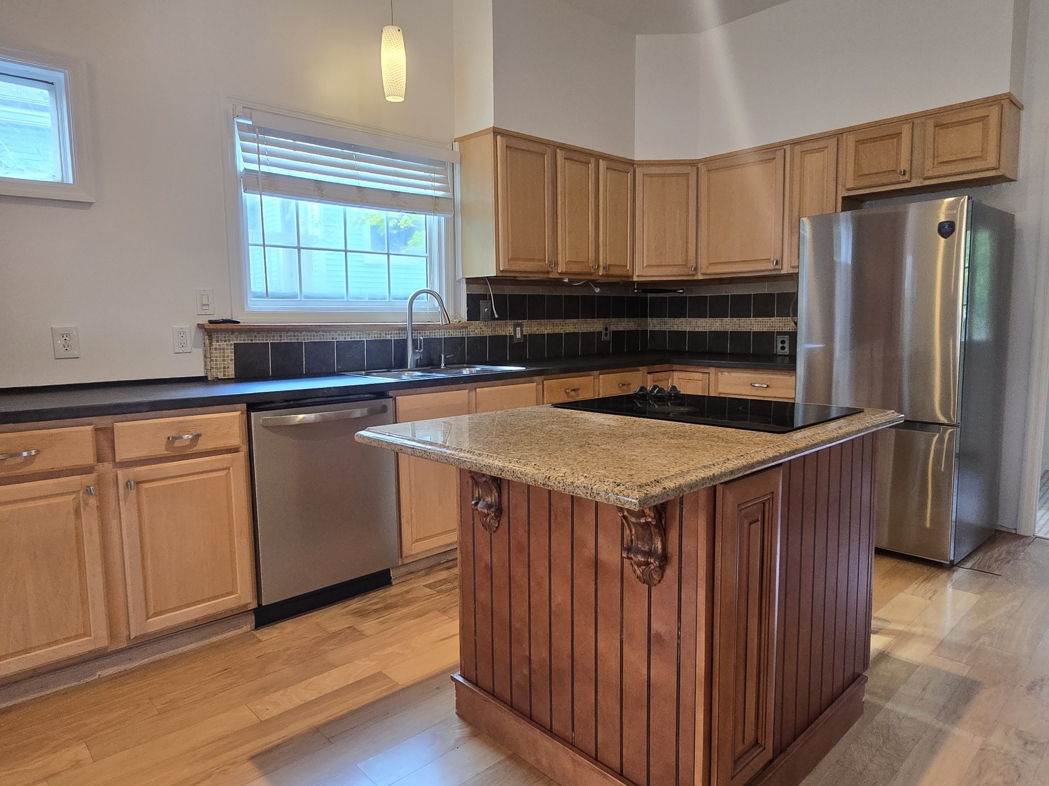 Photo of Listing #3542489