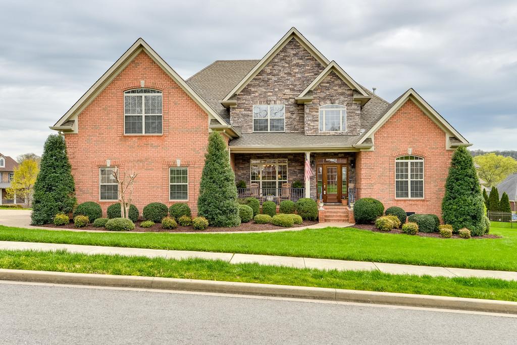 Home for sale in 1000 Heathrow Dr Hendersonville, TN