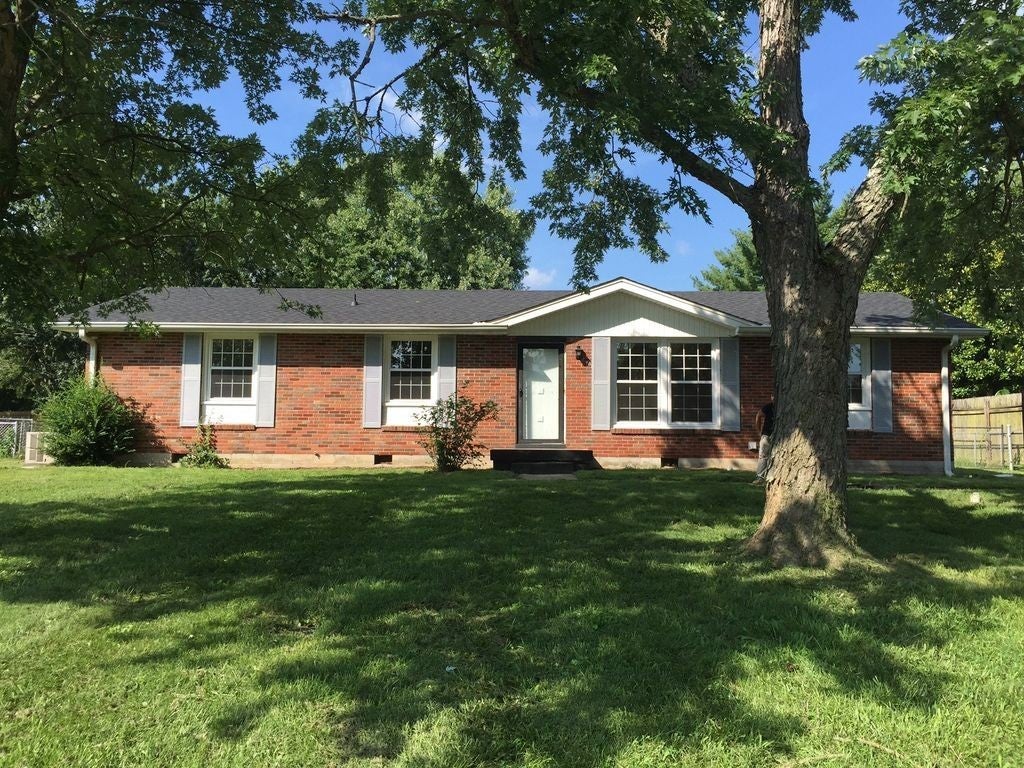 Home for sale in 106 Stillhouse Rd Hendersonville, TN