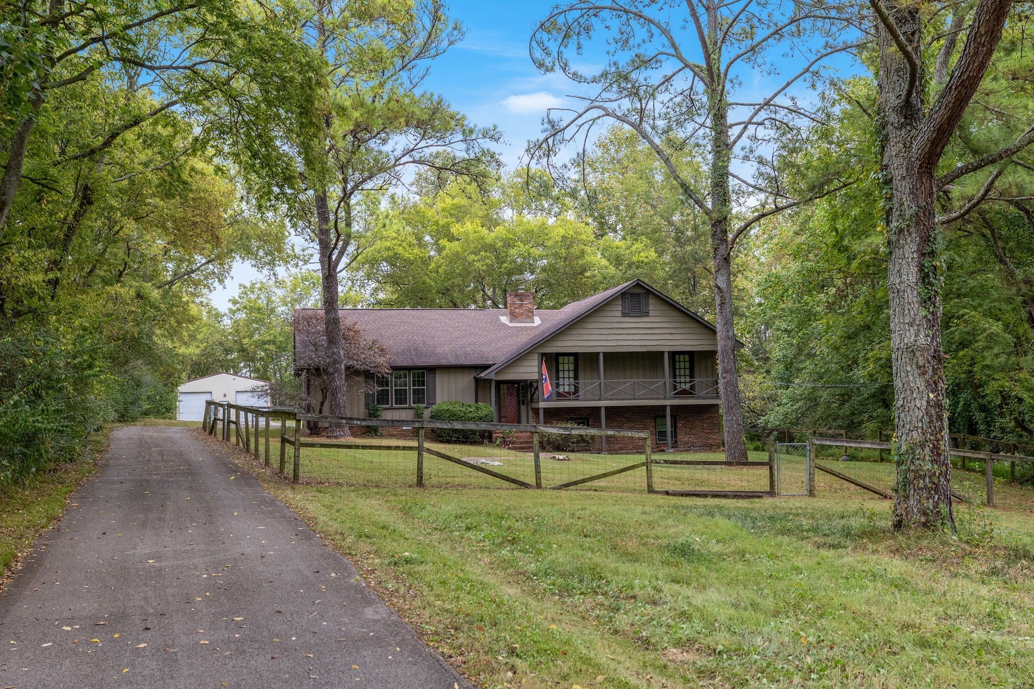 Home for sale in 1522 Williamsport Pike Columbia, TN