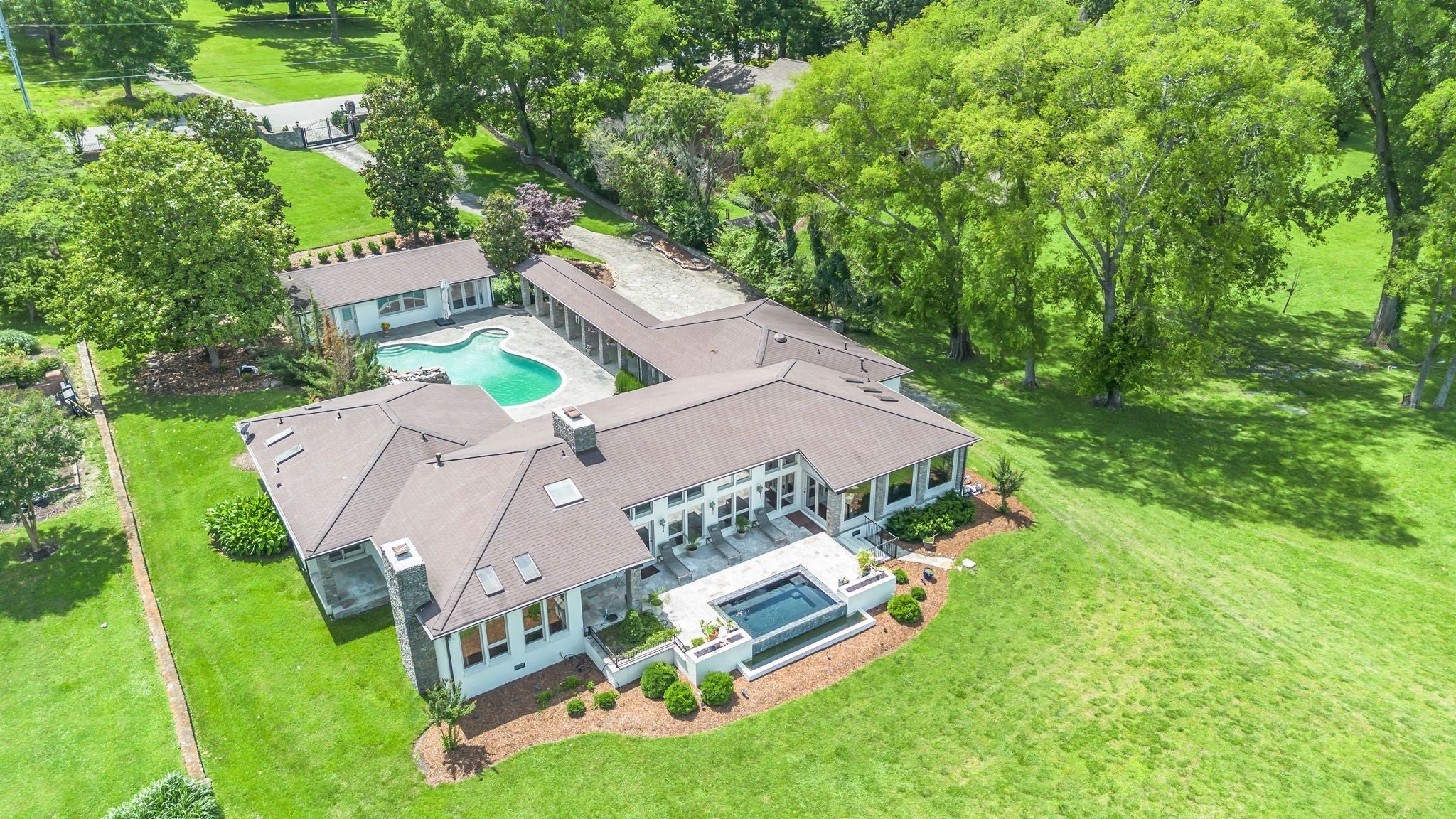 Home for sale in 1161 Windsor Dr Gallatin, TN