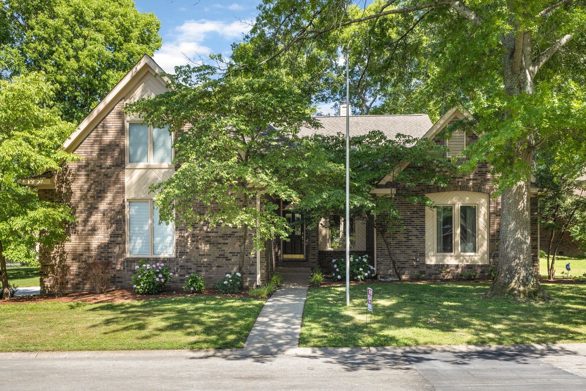 Brentwood Real Estate - Residential for sale