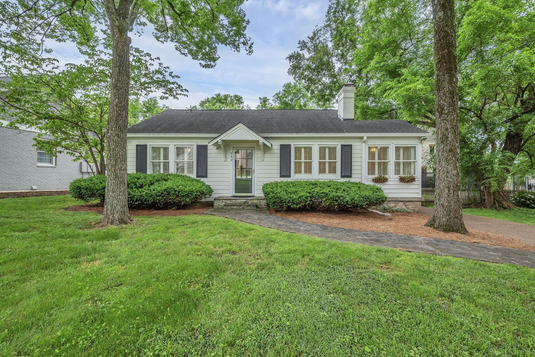 Home for sale in 949 Glendale Ln Nashville, TN