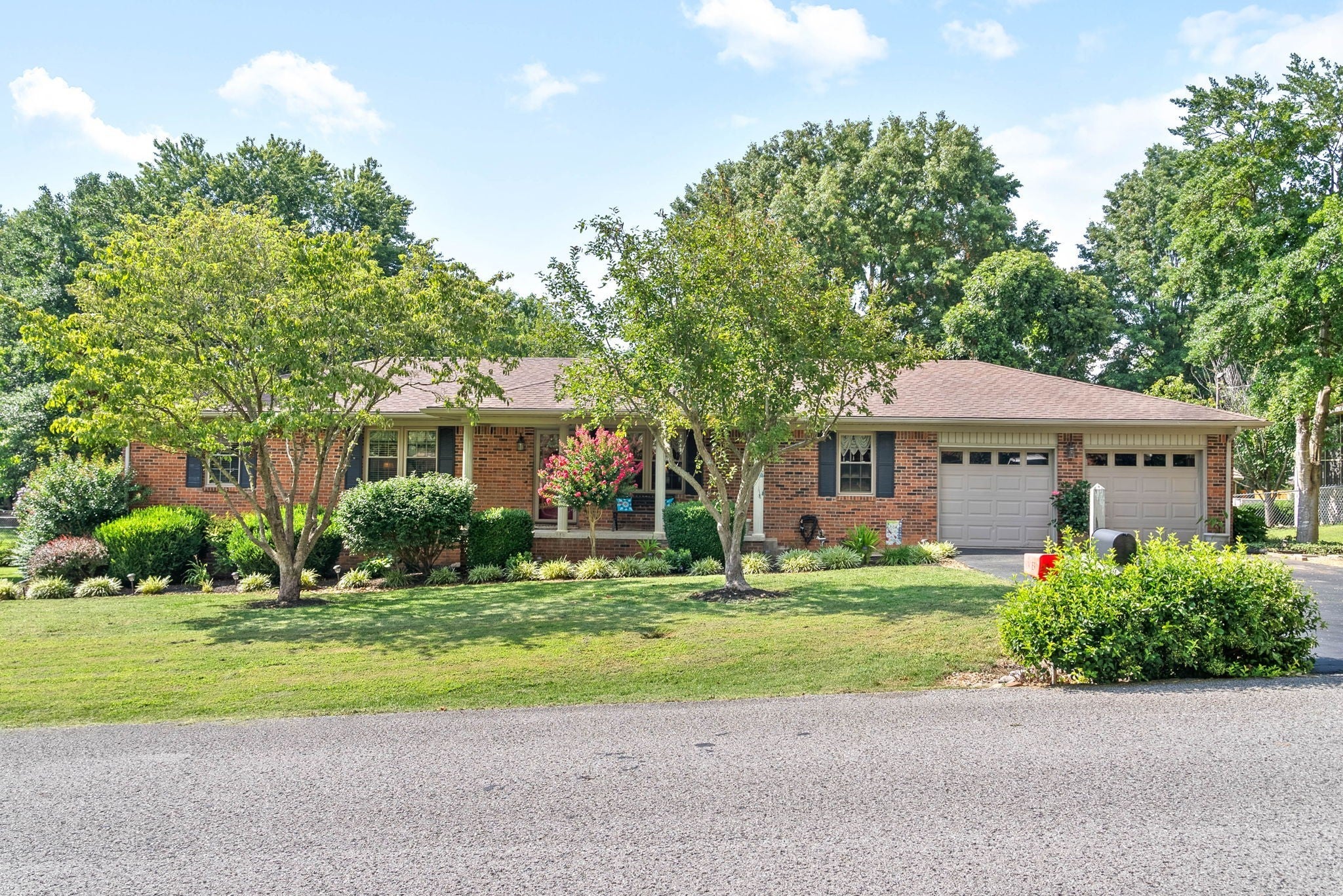 Home for sale in 216 Mark Dr Hopkinsville, KY