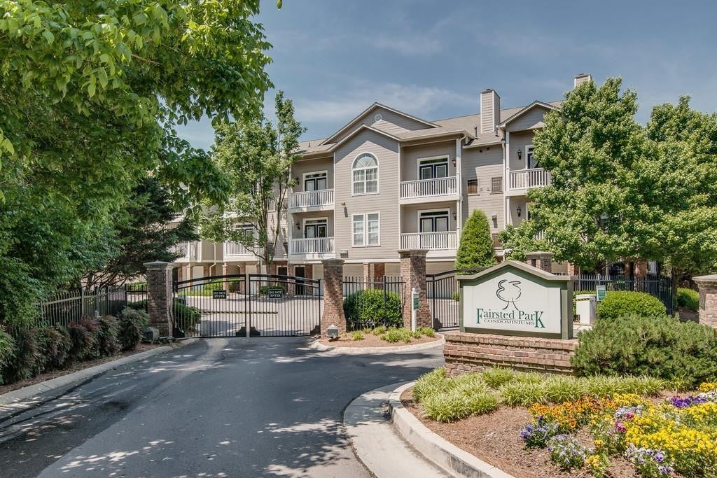 Home for sale in 2025 Stokes Ln S Nashville, TN