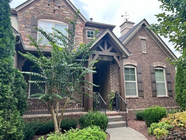 Home for sale in 1025 Vista Ct Hendersonville, TN