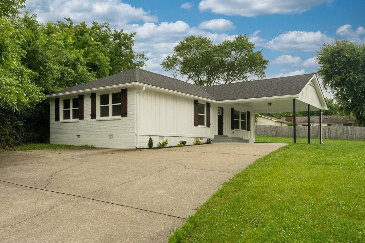 Home for sale in 122 Yorkside Pl Hendersonville, TN