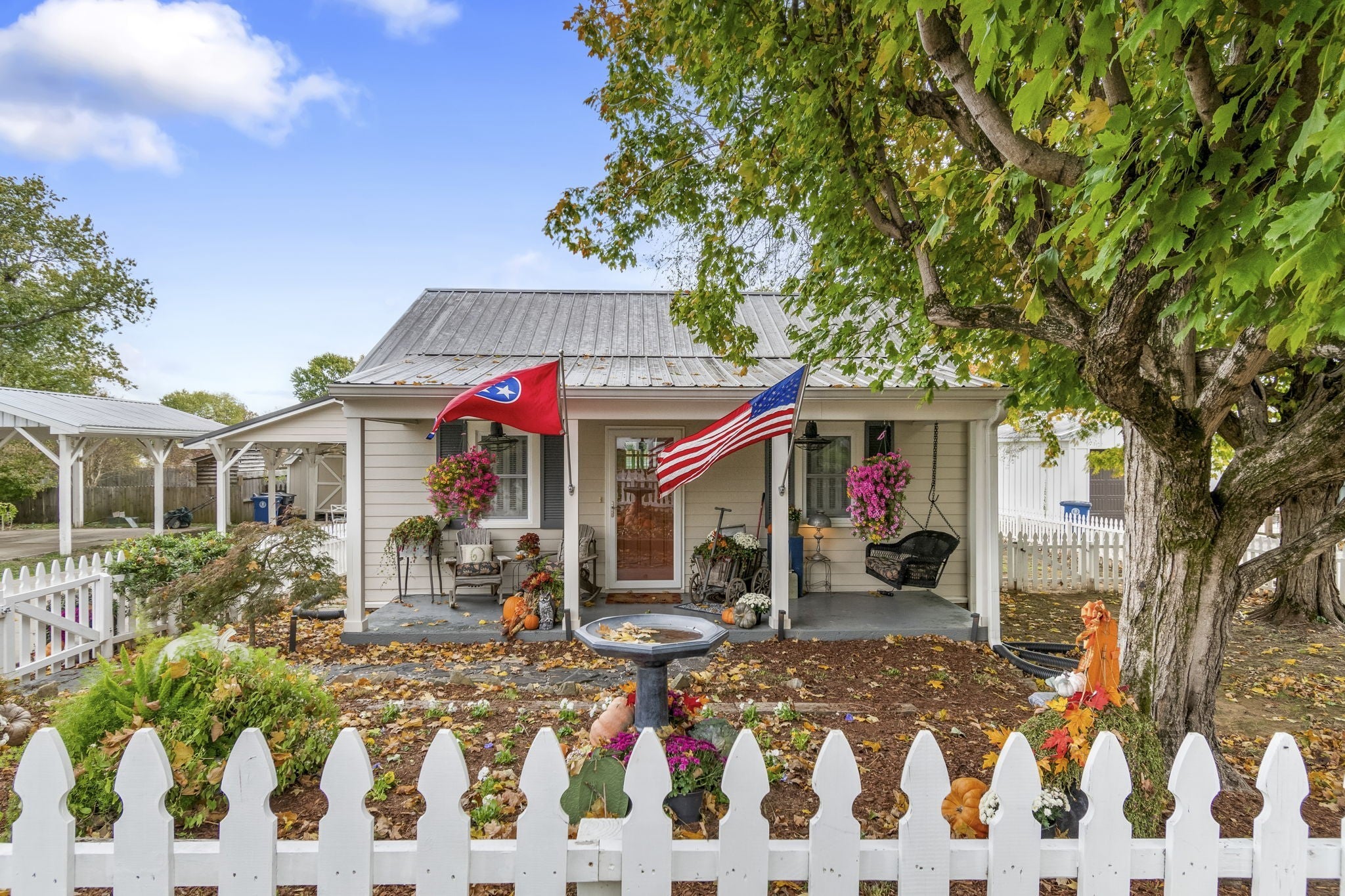 Home for sale in 810 W End Cir Franklin, TN