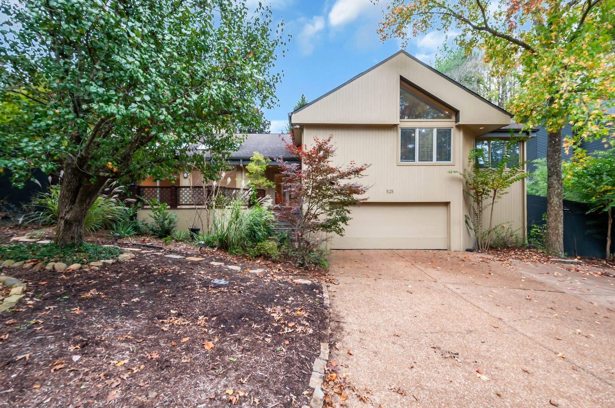 Home for sale in 525 Harpeth Trace Drive Nashville, TN