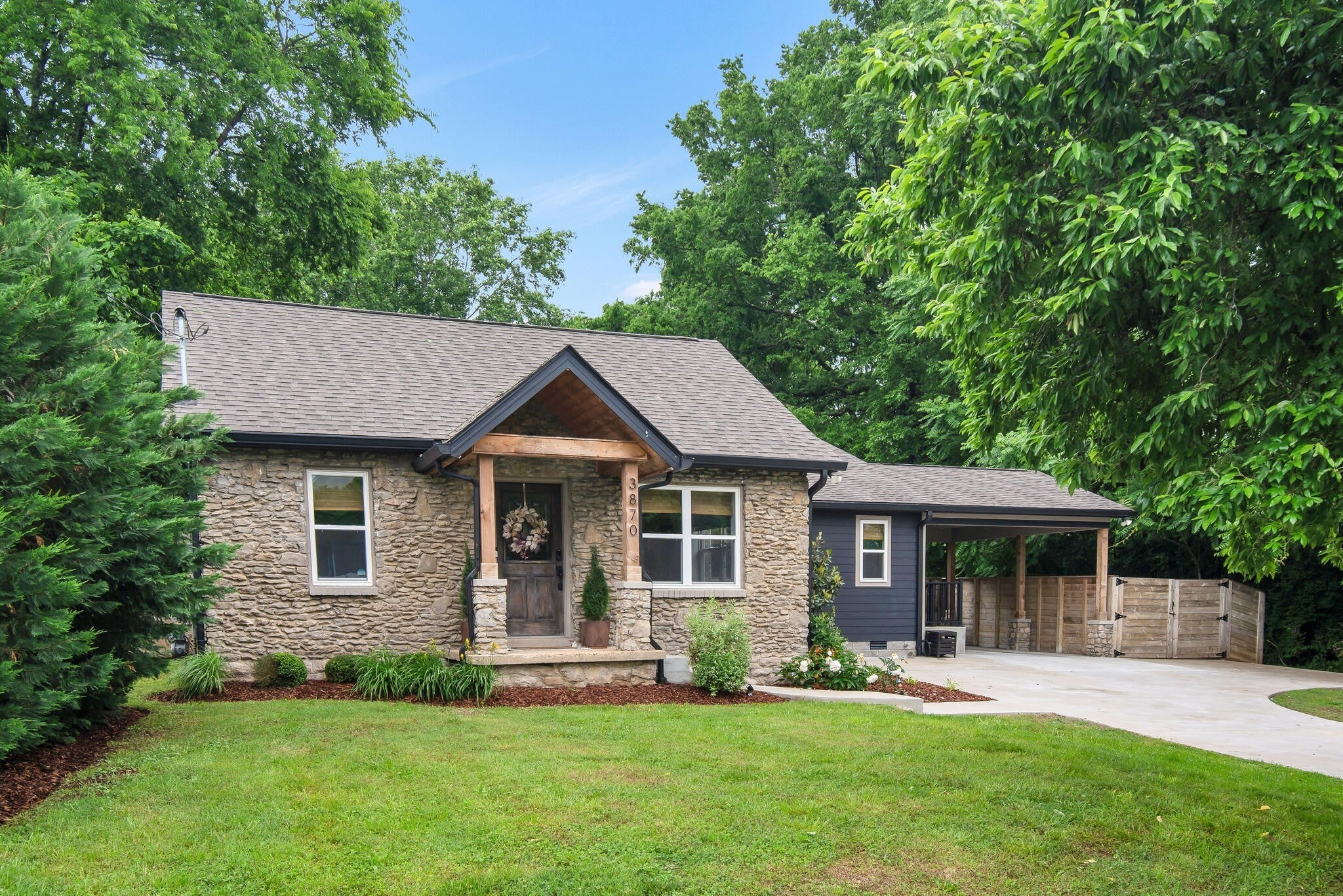 Home for sale in 3870 Saunders Ave Nashville, TN