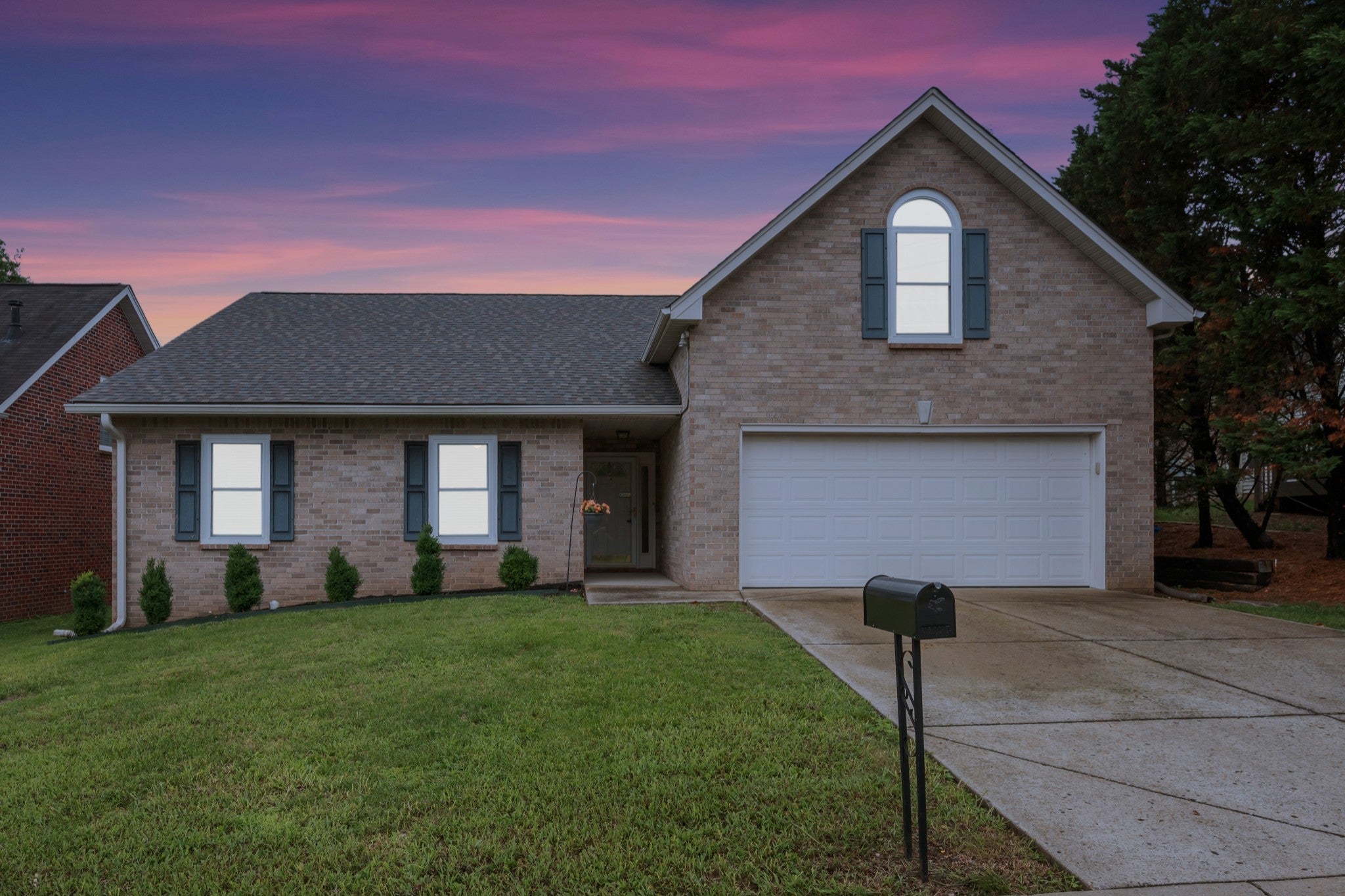 Home for sale in 1004 Summerview Ct Nashville, TN