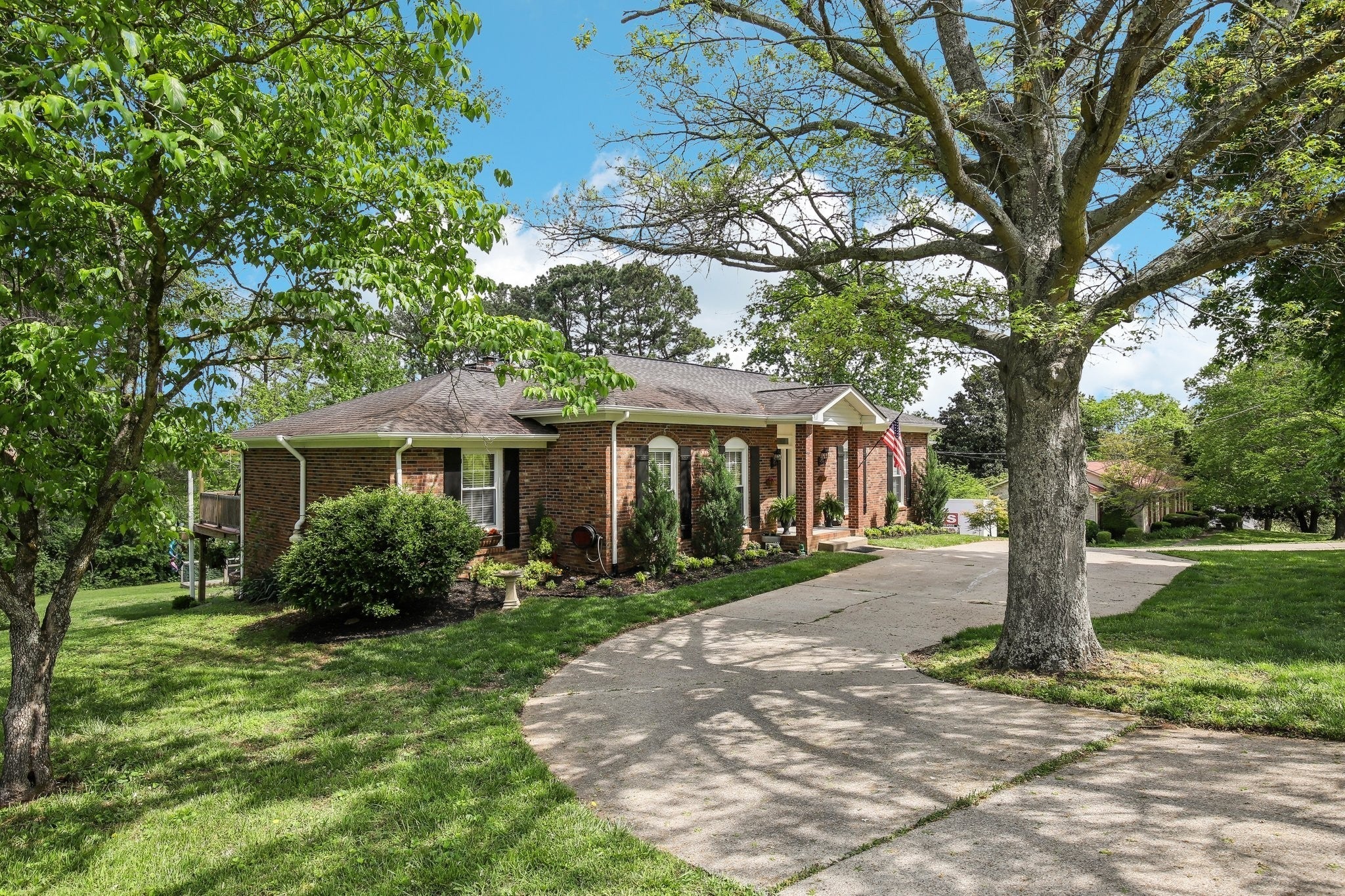 Home for sale in 2219 Castlewood Dr Franklin, TN