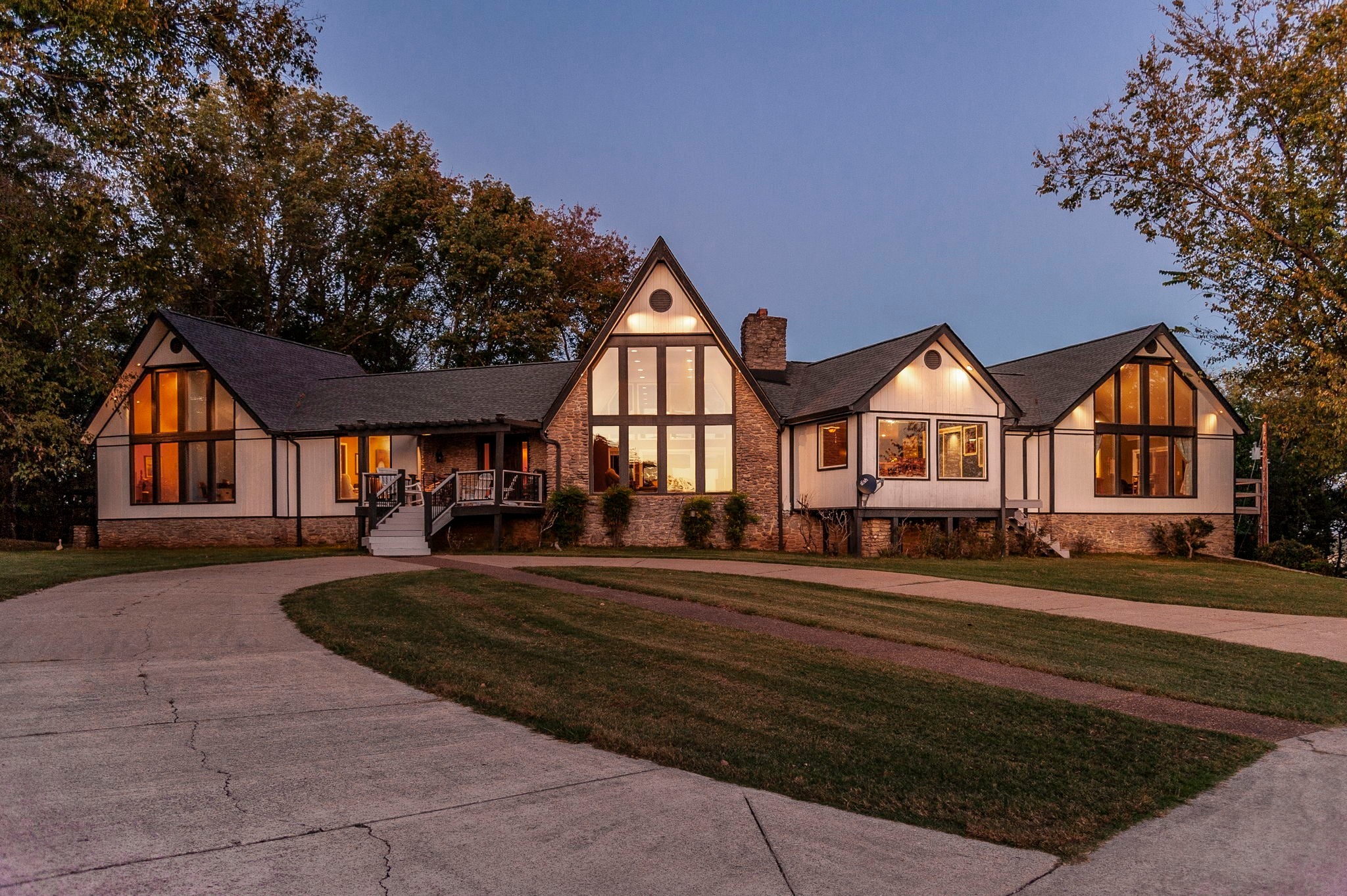 Home for sale in 1063 Hillview Dr Hendersonville, TN