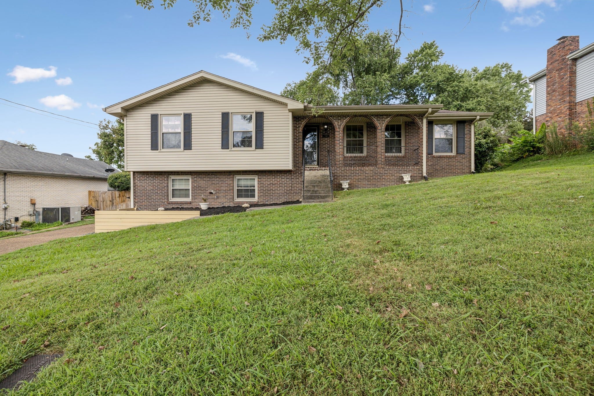 Home for sale in 2509 Deerpath Dr Nashville, TN