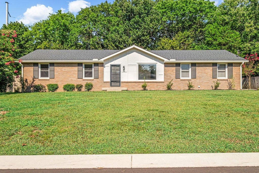 Home for sale in 105 Yorkside Pl Hendersonville, TN