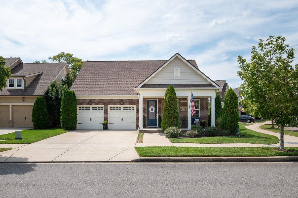 Home for sale in 310 Tanglewood Ln Hendersonville, TN