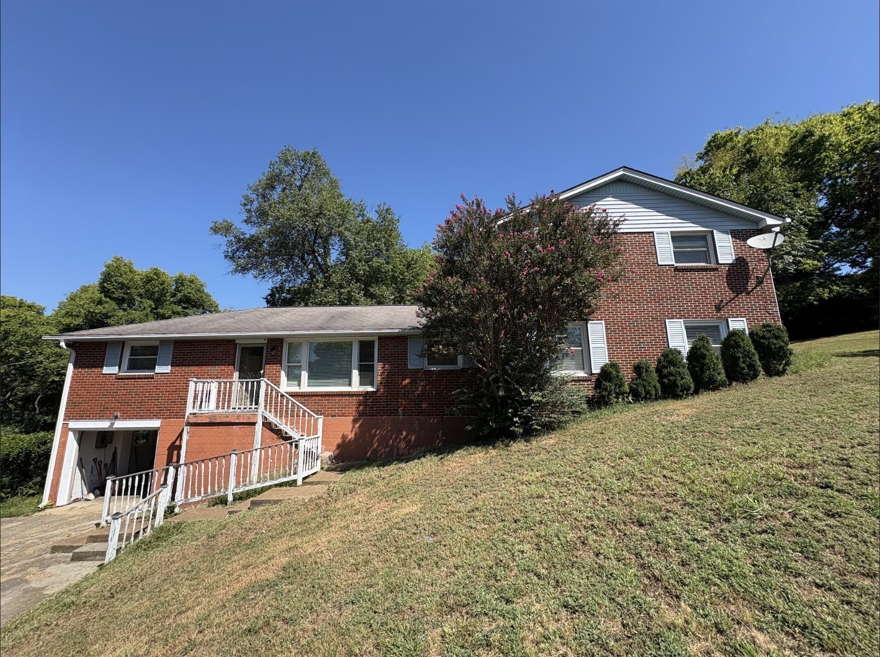 Home for sale in 1320 Bellshire Dr Nashville, TN