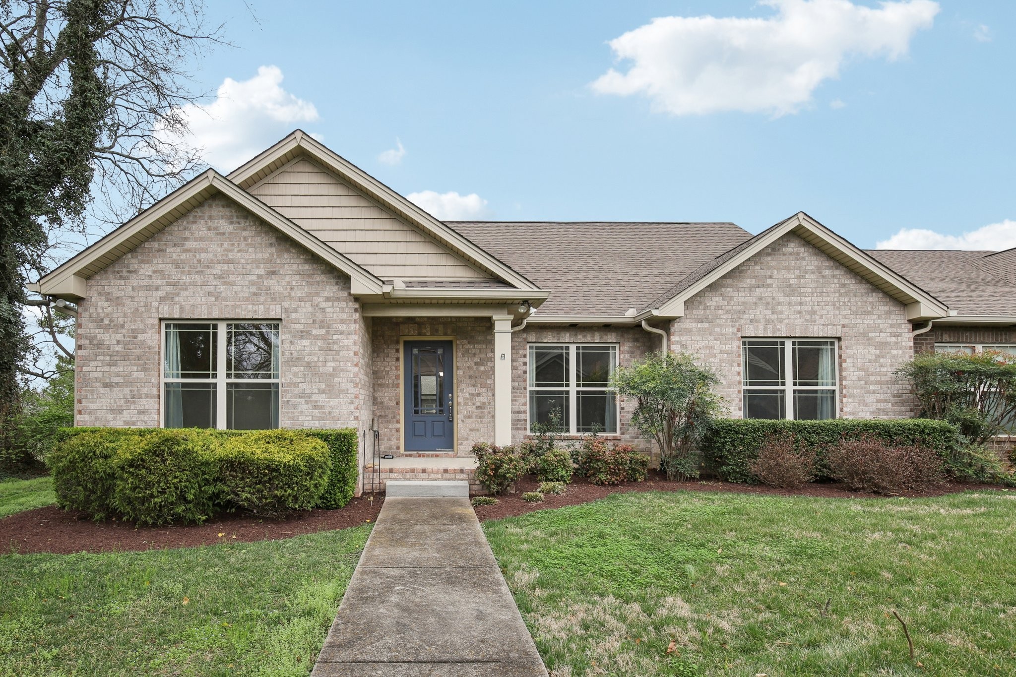 Home for sale in 122c Odie Ray St Gallatin, TN