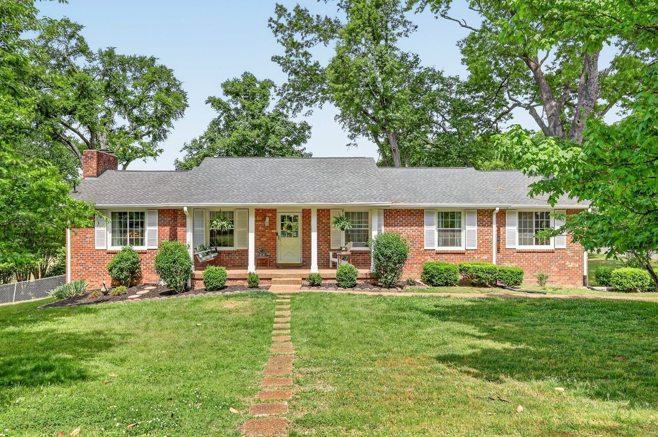 Home for sale in 108 Ervin St Hendersonville, TN