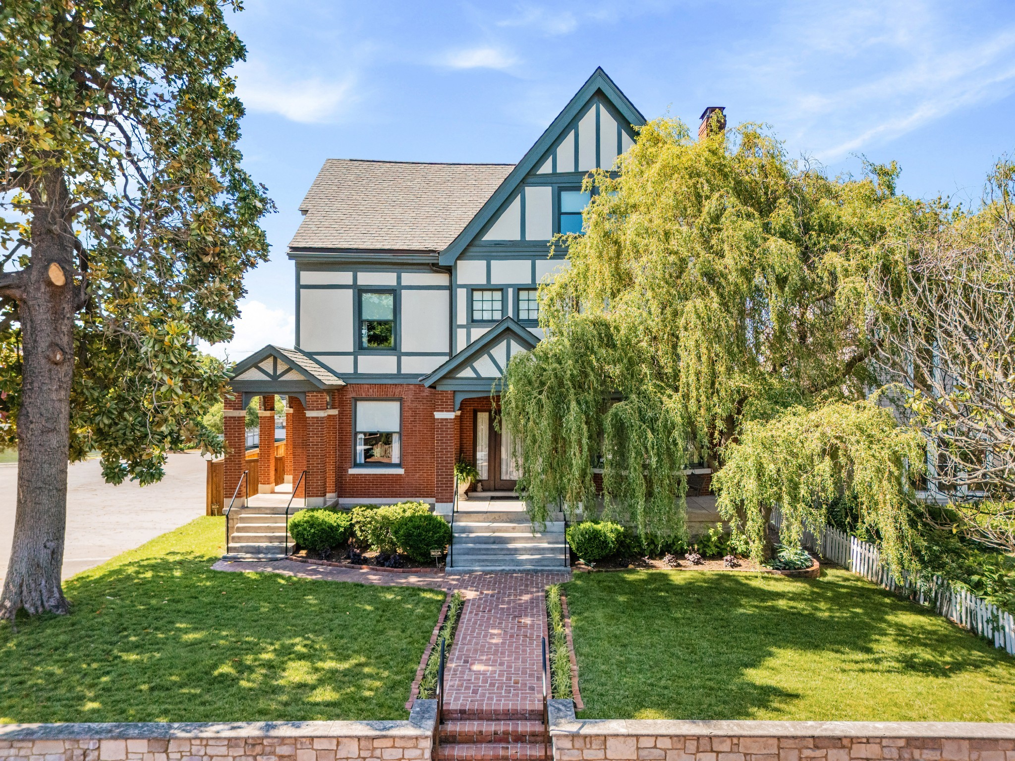 Home for sale in 903a Russell St Nashville, TN