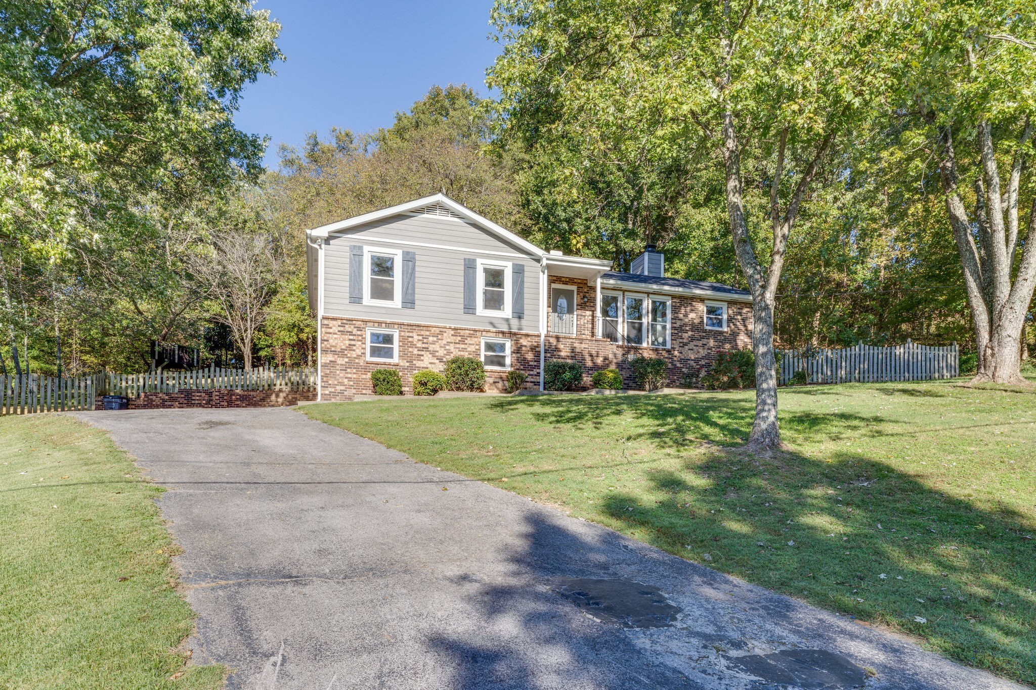 Home for sale in 185 Honeysuckle Dr Hendersonville, TN