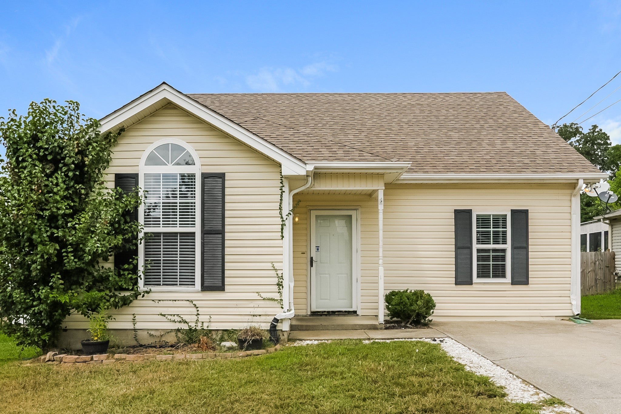 LA VERGNE Real Estate - Residential Lease for sale