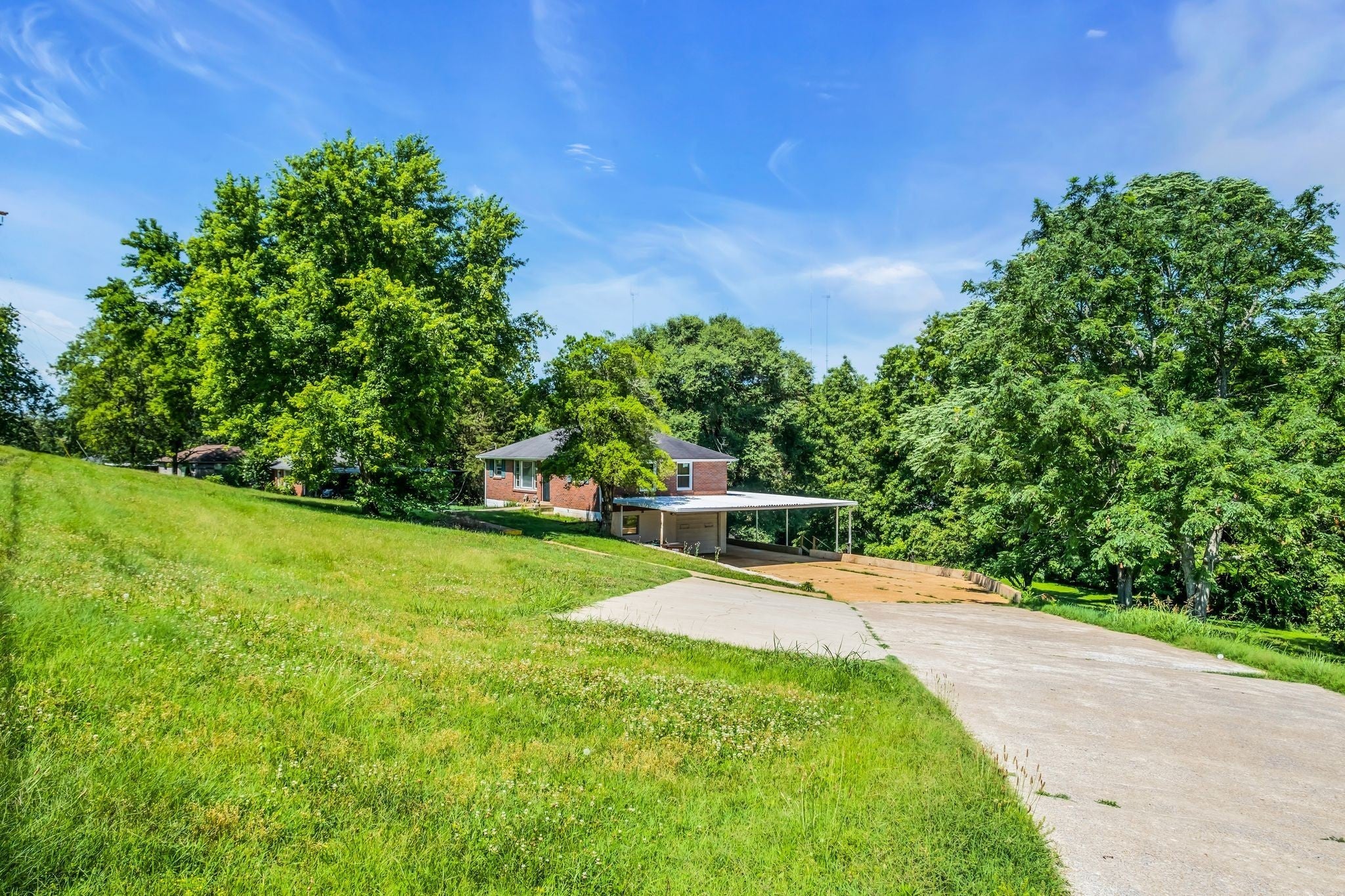 Home for sale in 1312 Cheshire Dr Nashville, TN