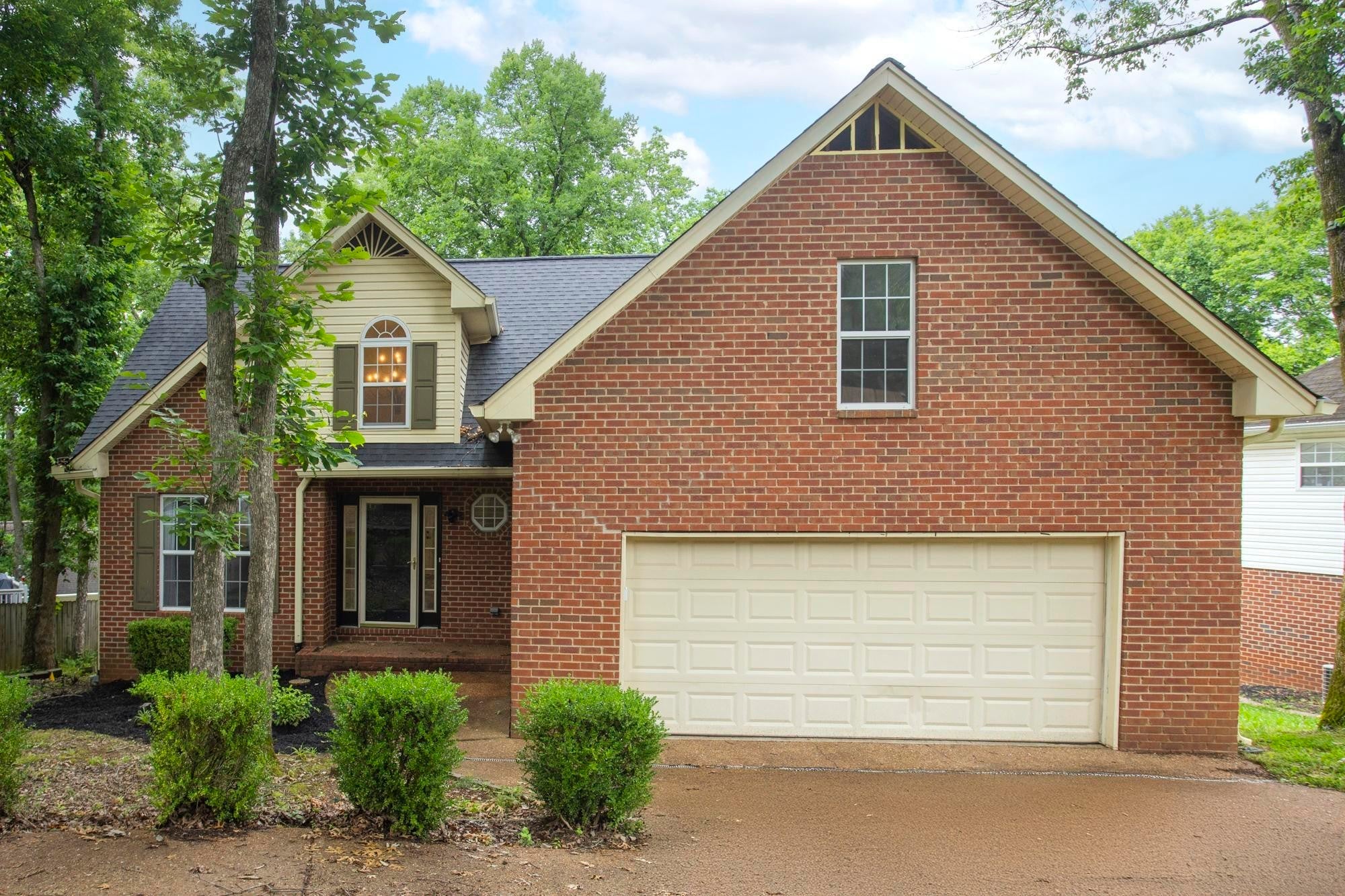 Home for sale in 105 Redbud Dr Hendersonville, TN