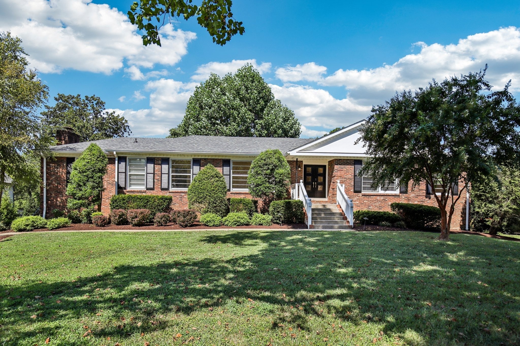 Home for sale in 311 Robinhood Rd Brentwood, TN