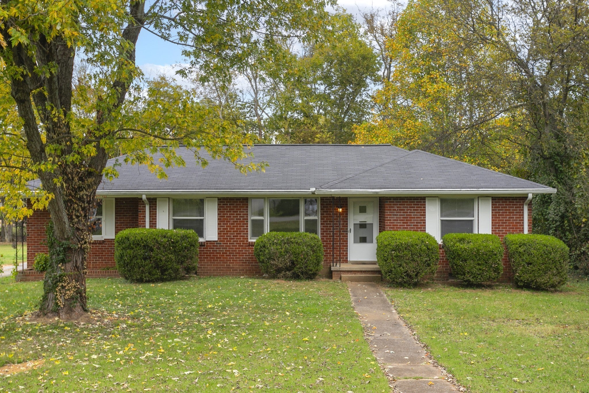 Home for sale in 208 Hillcrest Dr Gallatin, TN