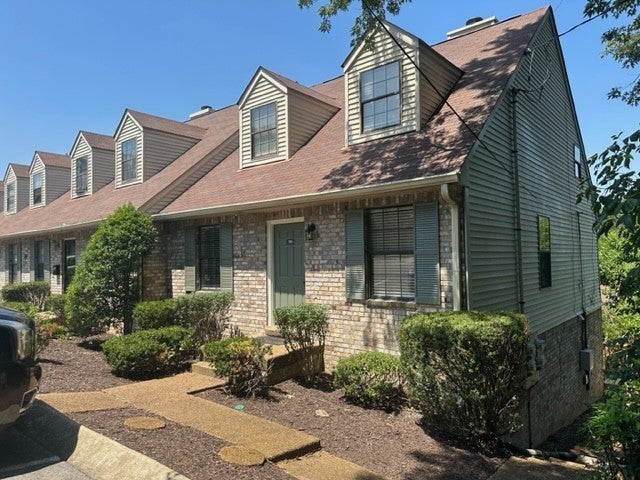 Home for sale in 300 Deerpoint Dr Hendersonville, TN